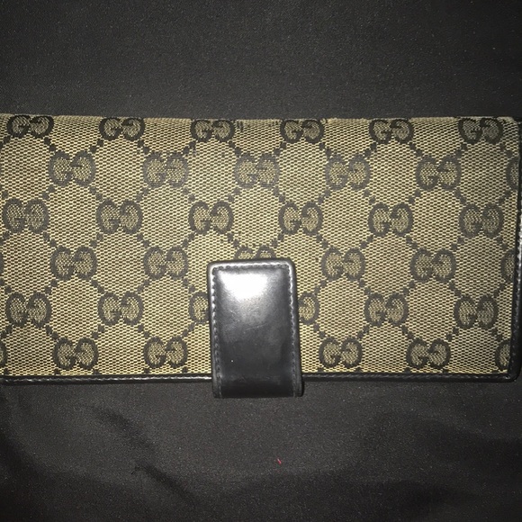 Used Woman’s Gucci Wallet—Please Read Description. - Picture 8 of 8